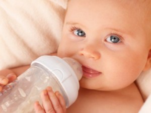 Bottle-Feeding-Baby